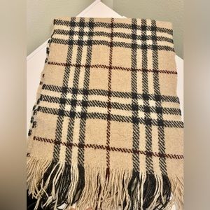 Burberry Cashmere/wool scarf
